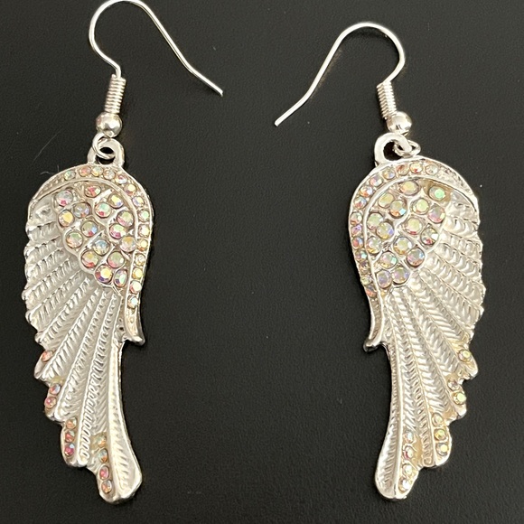 Beautiful Angel wing earrings. White and silver. 2 1/4” drop. New. - Picture 5 of 13